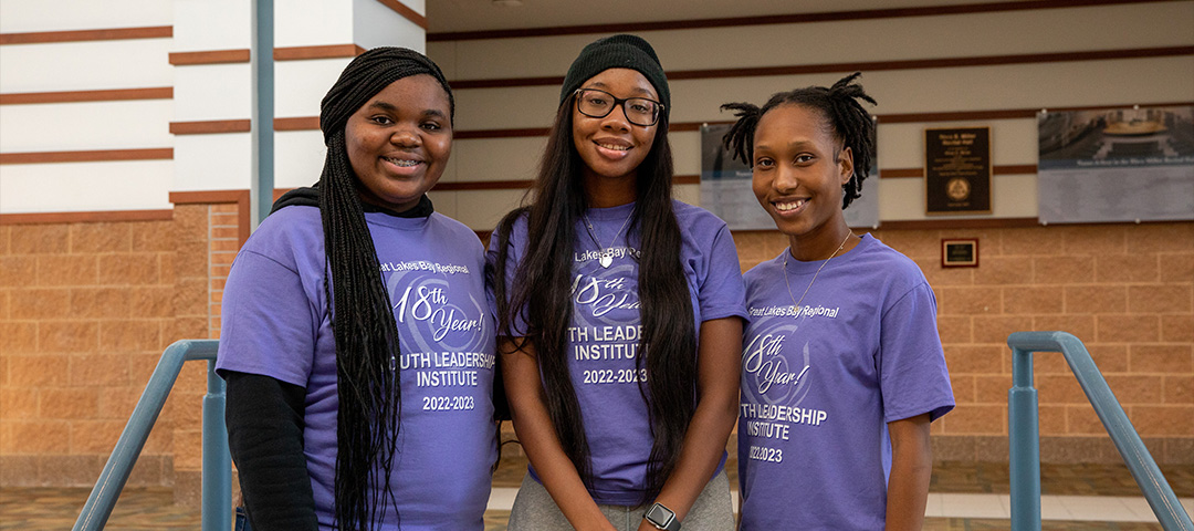 3 children standing for a picture